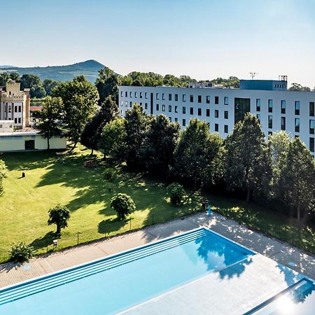Hotel Active Stadium Ловосице Экстерьер фото