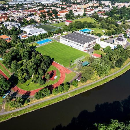 Hotel Active Stadium Ловосице Экстерьер фото